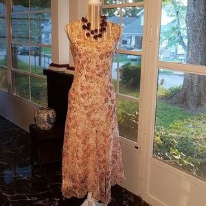 Breezy summer dress w hankerchief hem